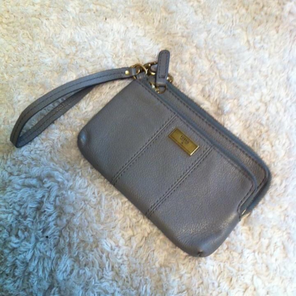 LAST CHANCE BAG‼️ Fossil Leather Wristlet